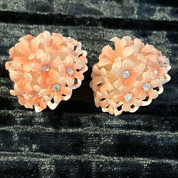 Vintage Pink Acrylic Bushel Of Daisies Austrian Crystals Screw Back Earrings - Picture 5 of 8